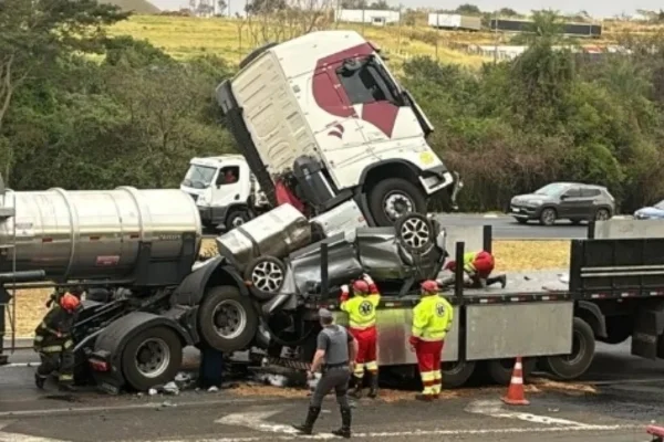 homem carreta acidente rodovia cochilou afastado