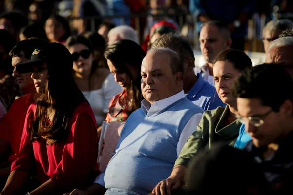 Governador Ibaneis Rocha na festa de Pentecostes, em Taguatinga - Metrópoles