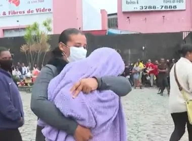 Moradores dormem em fila para tentar cadastro no Auxílio Brasil na BA