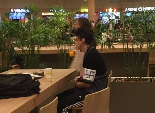 Apologia ao nazismo: garoto usa suástica em shopping