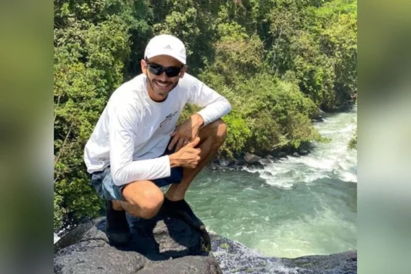 Corpo cachoeira Goiás