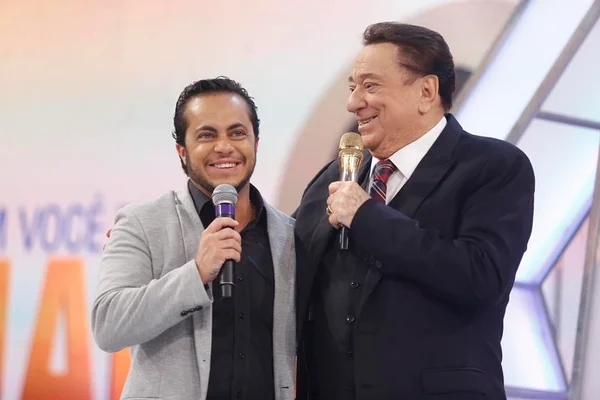No Raul Gil, Thammy não tira o chapéu para a tia Sula Miranda