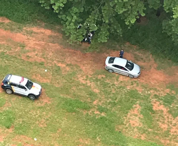 Arrastão em parada de ônibus: um homem e duas adolescentes são detidos