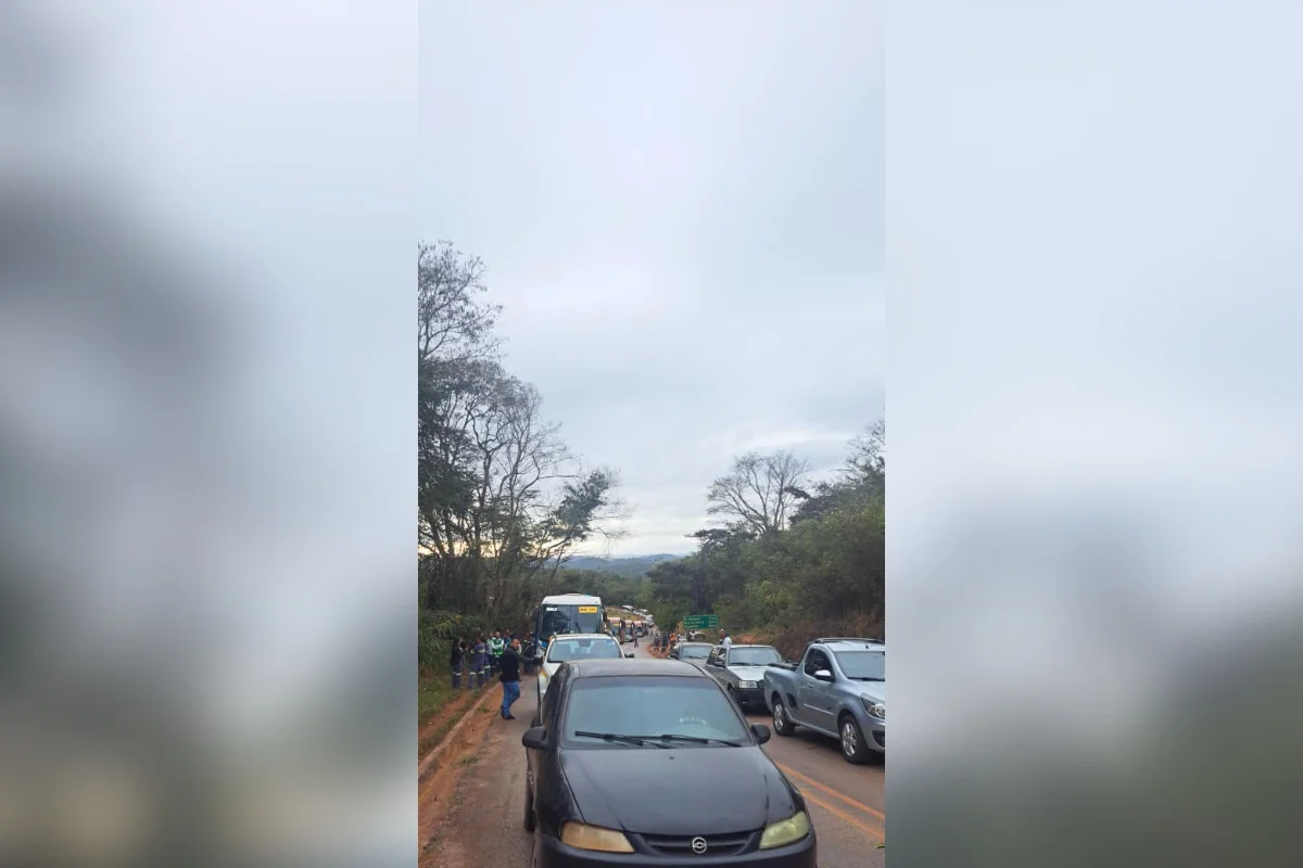 Moradores protestam após 4º acionamento indevido de sirene de mineradora em MG Moradores protestam após 4º acionamento indevido de sirene de mineradora em MG