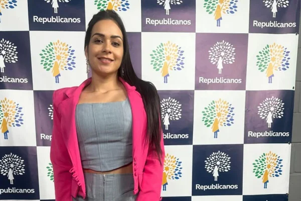 Rafaela Souza de Góis foi acusada de abuso de autoridade e intimidação dentro do plenário. Comissão recomendou a cassação da vereadoraRafaela Souza de Góis foi acusada de abuso de autoridade e intimidação dentro do plenário. Comissão recomendou a cassação da vereadora - Metrópoles