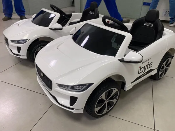 Empresa doou carros a crianças em hospitais