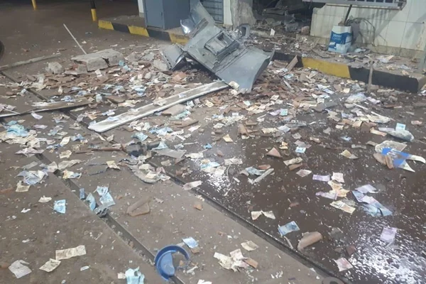 Vídeo. Bandidos explodem cofre de posto de gasolina no Entorno do DF