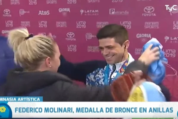 Ginasta pede namorada em casamento após conquistar medalha no Pan