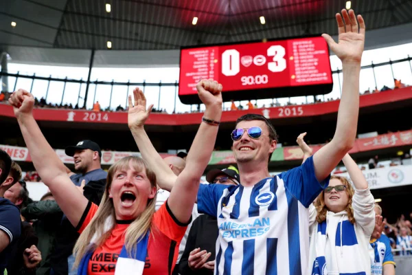 Arsenal leva de três em casa e vê City mais perto de título do Inglês