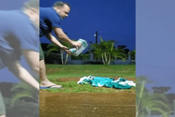 Imagem colorida de torcedor que queimou camisas do Goiás- Metrópoles