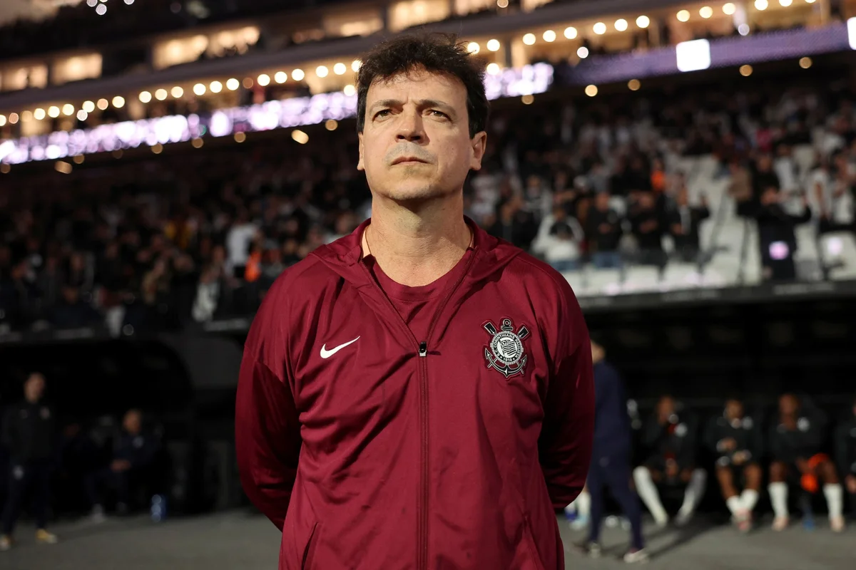 Diniz destaca atuação do Corinthians mesmo com salário atrasado