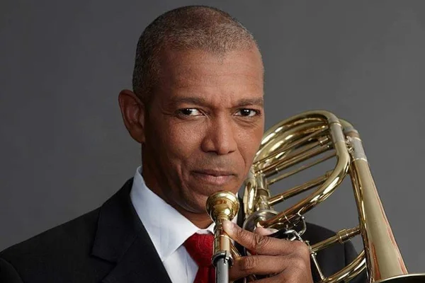 Darrin C. Milling, trombone baixo solo