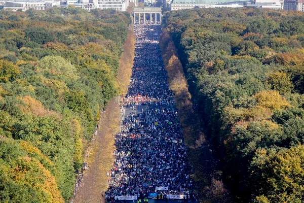 Manifestação contra extrema direita reúne 150 mil pessoas na Alemanha