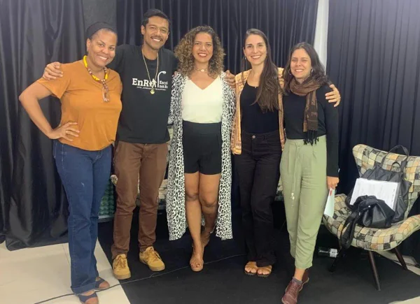 Equipe do Escola na Rua com as escritoras Cris Reis, Cristiane Sobral e Keyane Dias - Metrópoles