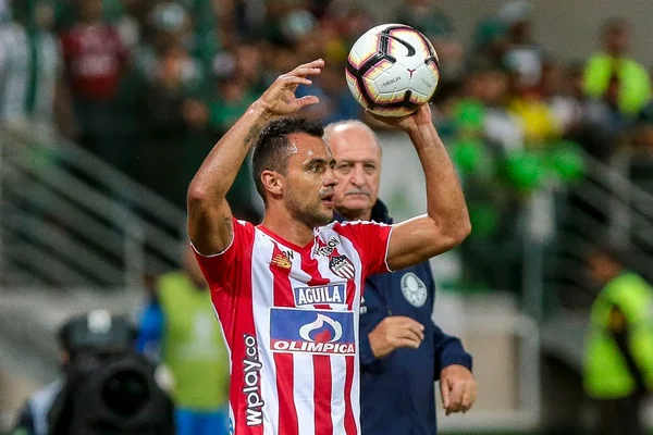 Corinthians acerta com Cantillo e emprestará Sornoza para a LDU
