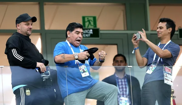 Maradona avisa que está tudo bem com sua saúde: “Perdão pelo susto”