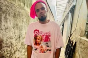 Leozinho Bradock, filho de Anderson Leonardo, posa de look rosa Leozinho Bradock, filho de Anderson Leonardo, posa de look rosa