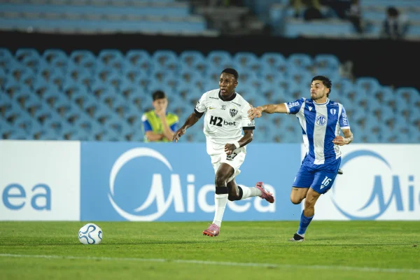 Imagem colorida da partida entre Juventud x Atlético-MG, pela Sul-Americana