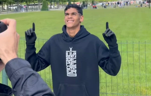 Empresário do Luva de Pedreiro abre o jogo e chora em vídeo