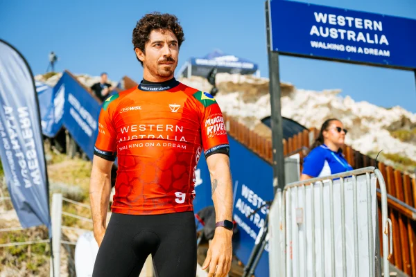 Yago Dora, surfista brasileiro em etapa da WSL