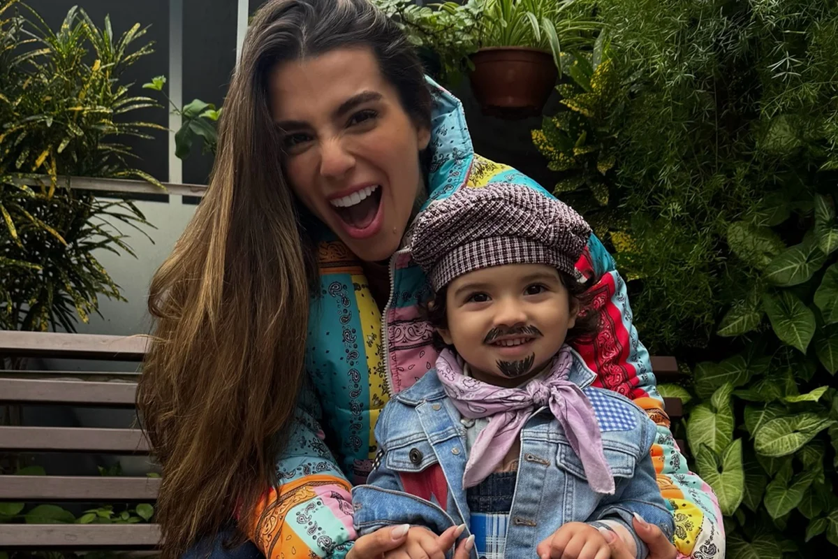 Petra Mattar e o filho, Makai, fazem pose para o Instagram Petra Mattar e o filho, Makai, fazem pose para o Instagram
