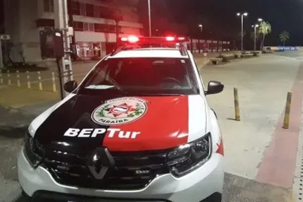 Imagem colorida de carro da PM de João Pessoas - Metrópoles