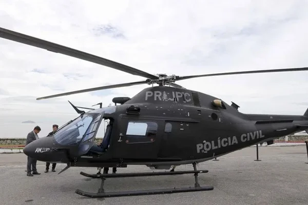 Copiloto da Polícia Civil do Rio é baleado na testa durante operação