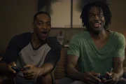 Anthony Mackie e Yahya Abdul-Mateen II em Striking Vipers
