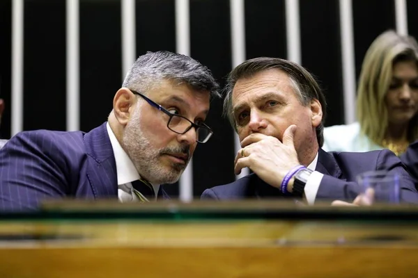 Frota simula ligação para Trump e tira sarro de Bolsonaro. Veja