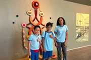 Estudantes do Itapoã visitam mostra Constelações Contemporâneas Estudantes do Itapoã visitam mostra Constelações Contemporâneas
