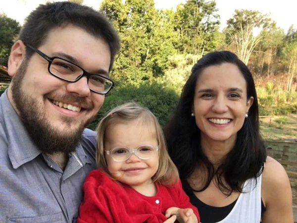 Mãe cria blog para desmistificar síndrome rara de sua filha