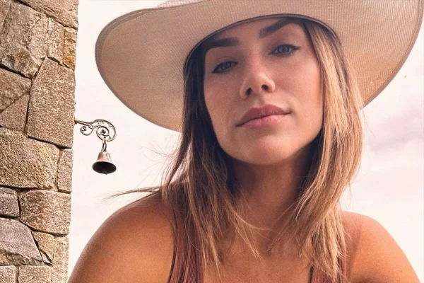 Giovanna Ewbank posa no rancho com chapéu - Metrópoles
