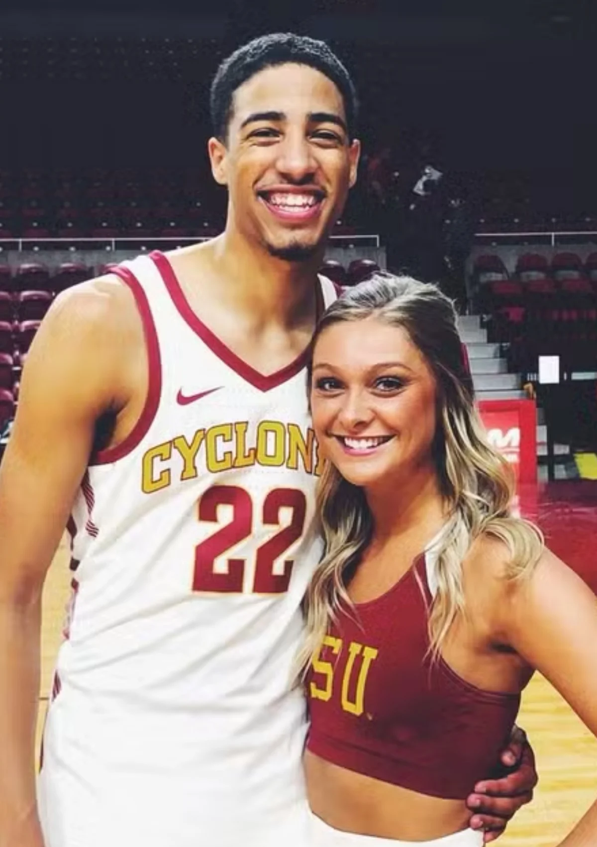 Jogador da NBA Tyrese Haliburton e a noiva Jade Jones. Jogador da NBA Tyrese Haliburton e a noiva Jade Jones.