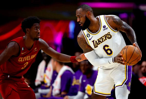 NBA: Cleveland vence fora de casa e aumenta série ruim dos Lakers
