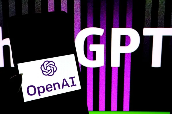 ChatGPT fica fora do ar por algumas horas; OpenAI investiga “bug”