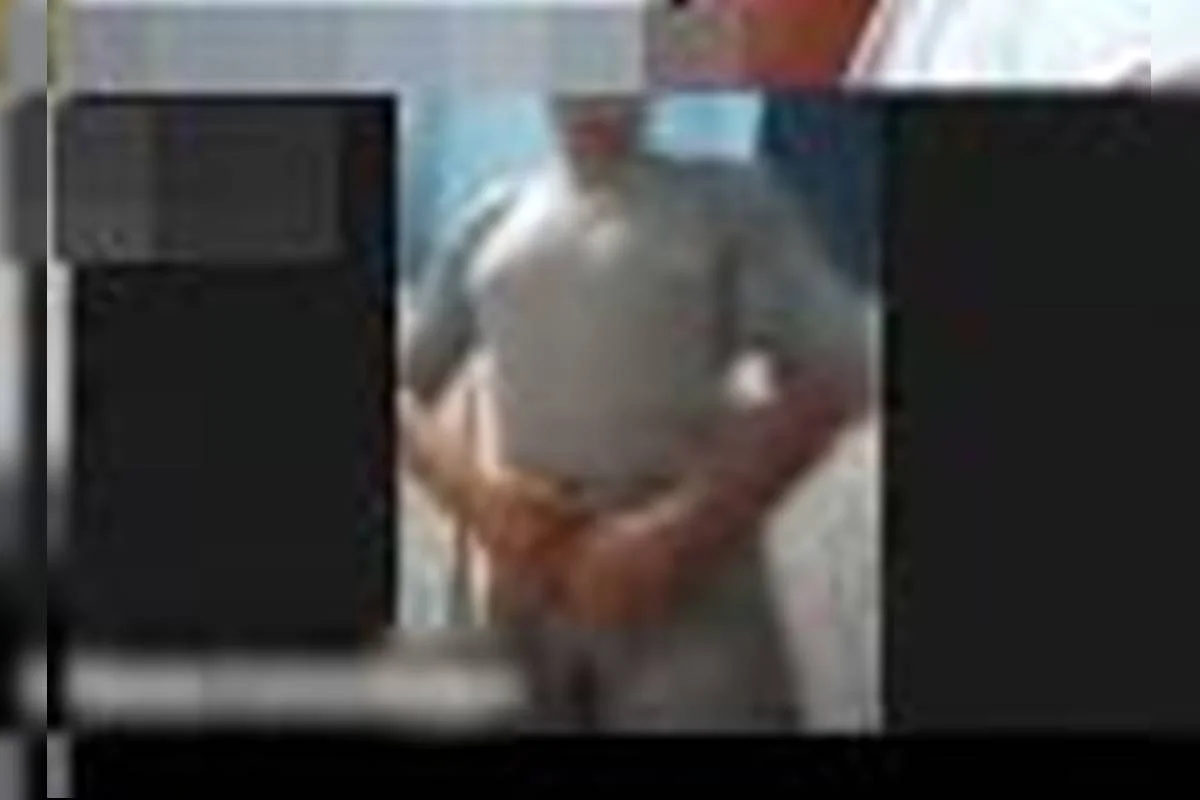 Homem fica com o pênis para fora em audiência virtual