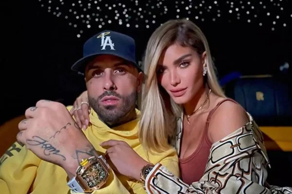 Foto colorida de Nicky Jam e Aleska Génesis - Metrópoles
