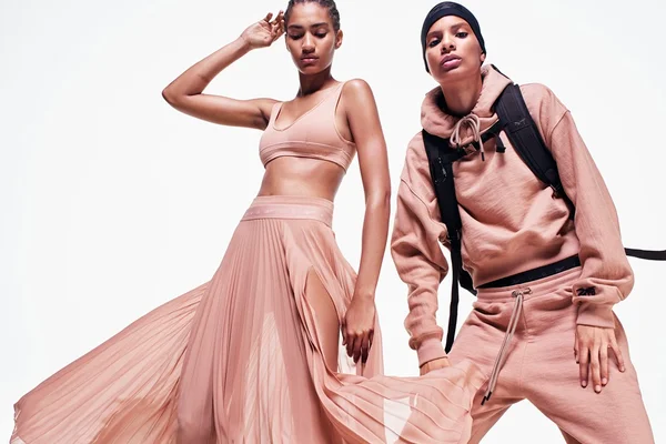 Confira peças da segunda coleção da Reebok com Victoria Beckham