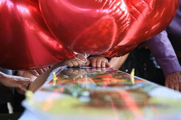 “Ganhar na loteria fez a minha vida 10 vezes pior”, diz jovem premiada