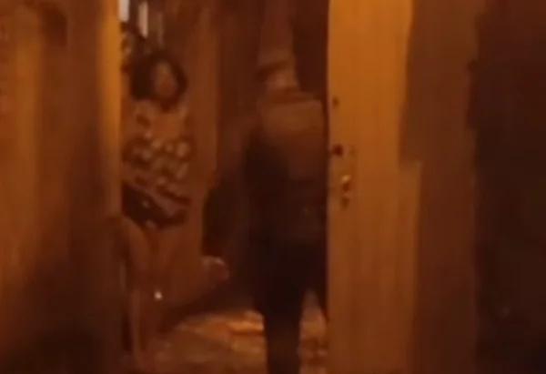 Homem é morto na frente da mãe em São Vicente