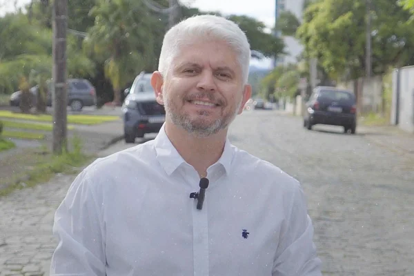 Foto colorida do candidato a prefeitura de Blumenau Egidio Ferrari (PL) - Metrópoles