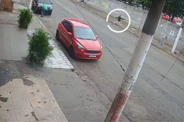 O PM de folga foi baleado e morto durante roubo em uma comunidade na zona leste de SP. Ele chegou a ser socorrido, mas não resistiu - Metrópoles