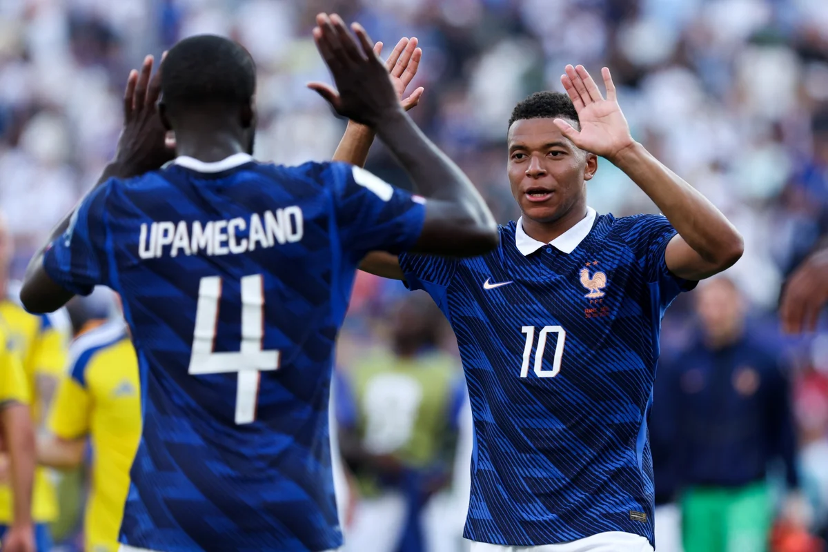 Upamecano cobra punição após racistas contra Mbappé na Copa