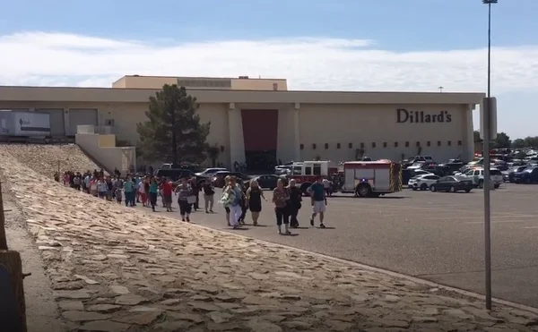 Atirador invade Walmart no Texas e atinge 18 pessoas, diz polícia