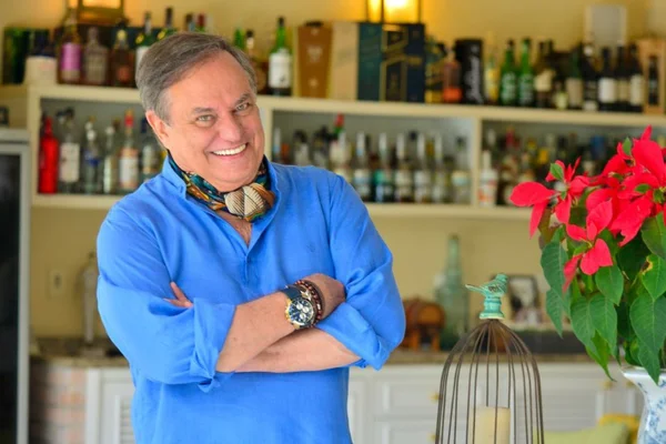 Ronnie Von celebra nova fase da carreira e sucesso na RedeTV!