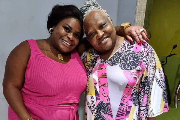Com 77 anos, avó de Jojo Todynho é internada com suspeita de Covid-19