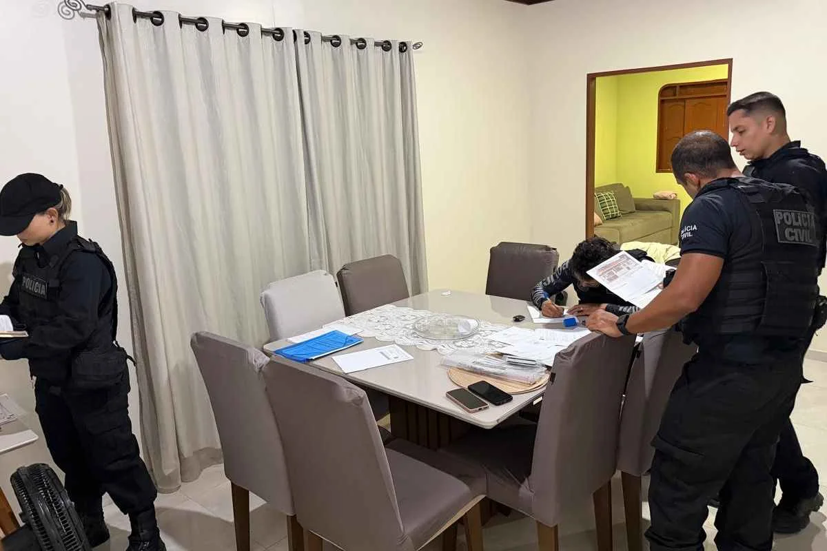 A suspeita é de favorecimento a integrantes de organização criminosa realizado por vereador e servidores públicos A suspeita é de favorecimento a integrantes de organização criminosa realizado por vereador e servidores públicos