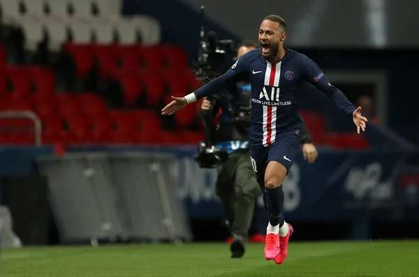 Neymar comemora gol pelo PSG