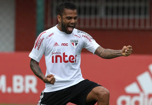 Em entrevista, Rodolfo Landim não descarta contratação de Daniel Alves