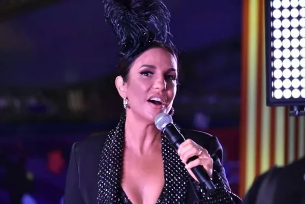 Ivete Sangalo se emociona no primeiro show após morte de irmão